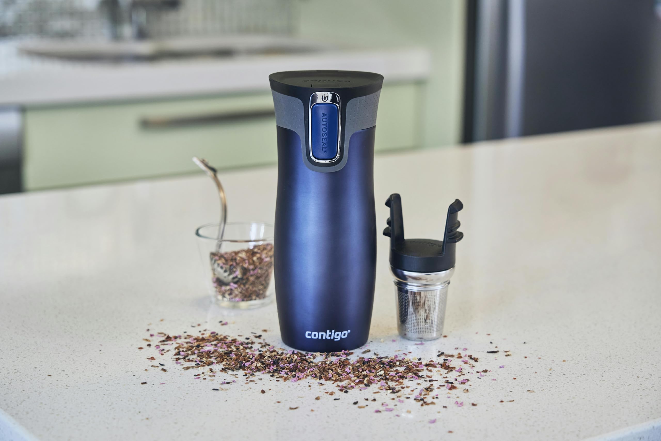 Contigo West Loop Autoseal one-handed-use enables sipping while walking.