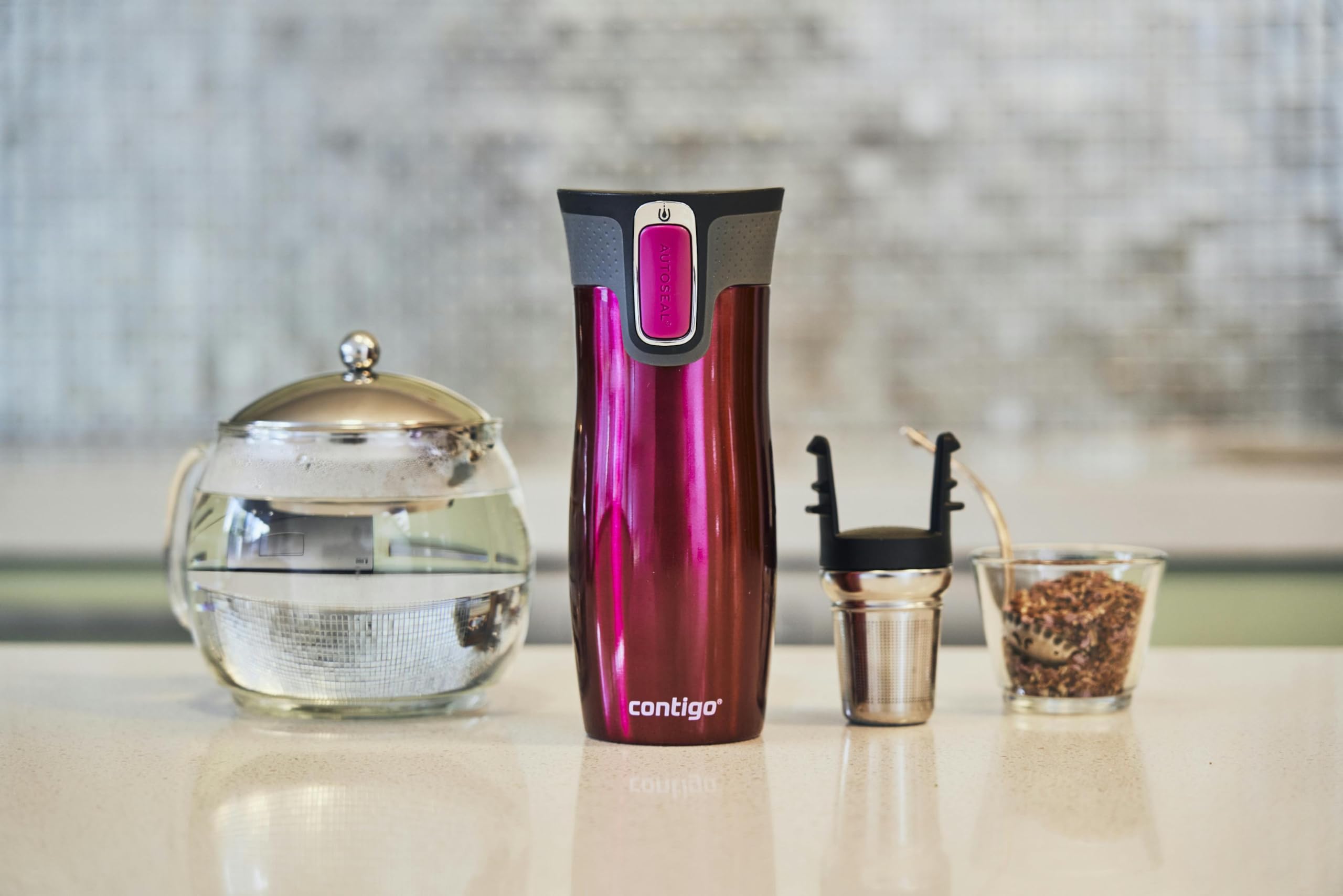 Contigo West Loop Raspberry mug insulation demonstrates hot or cold retention.