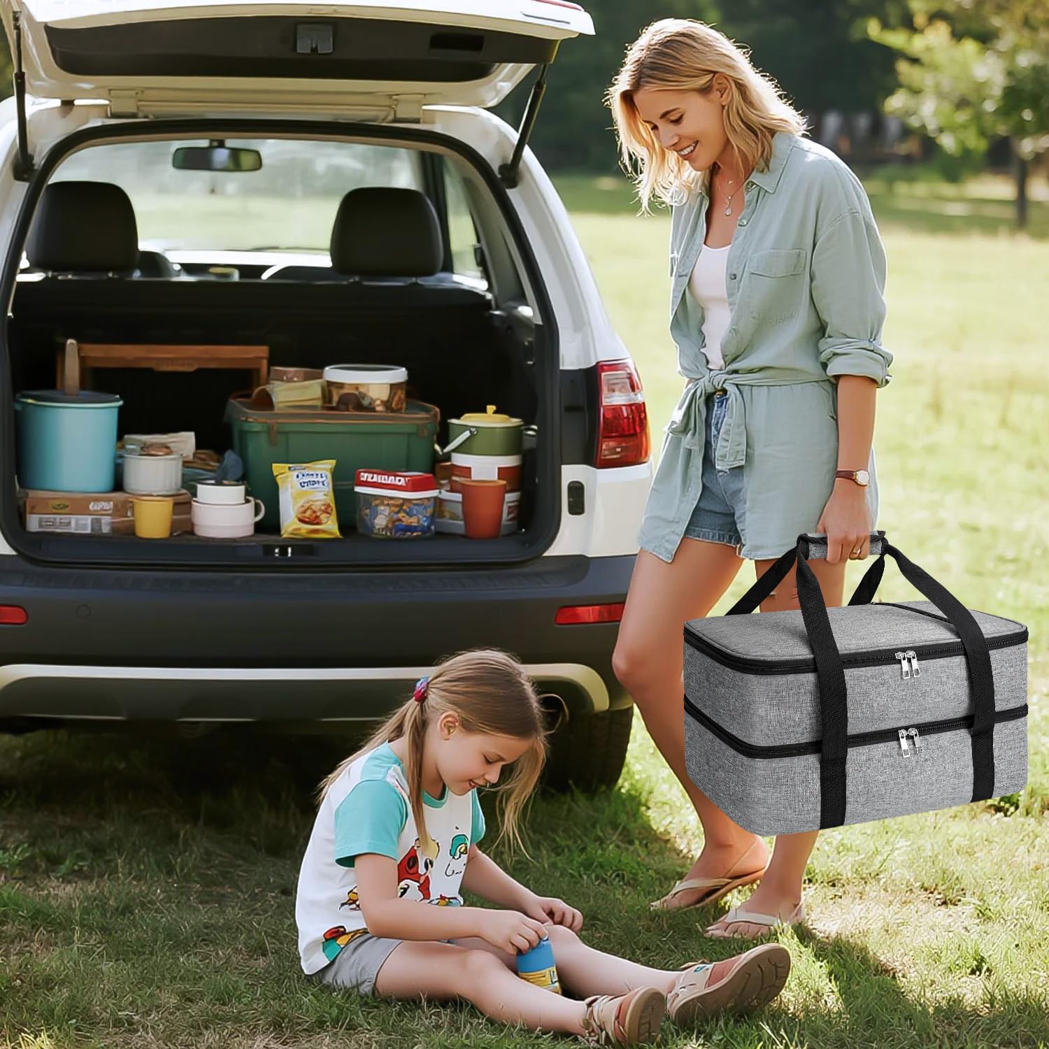 Wide opening and zipper closure on the Coobiiya carrier for effortless packing.