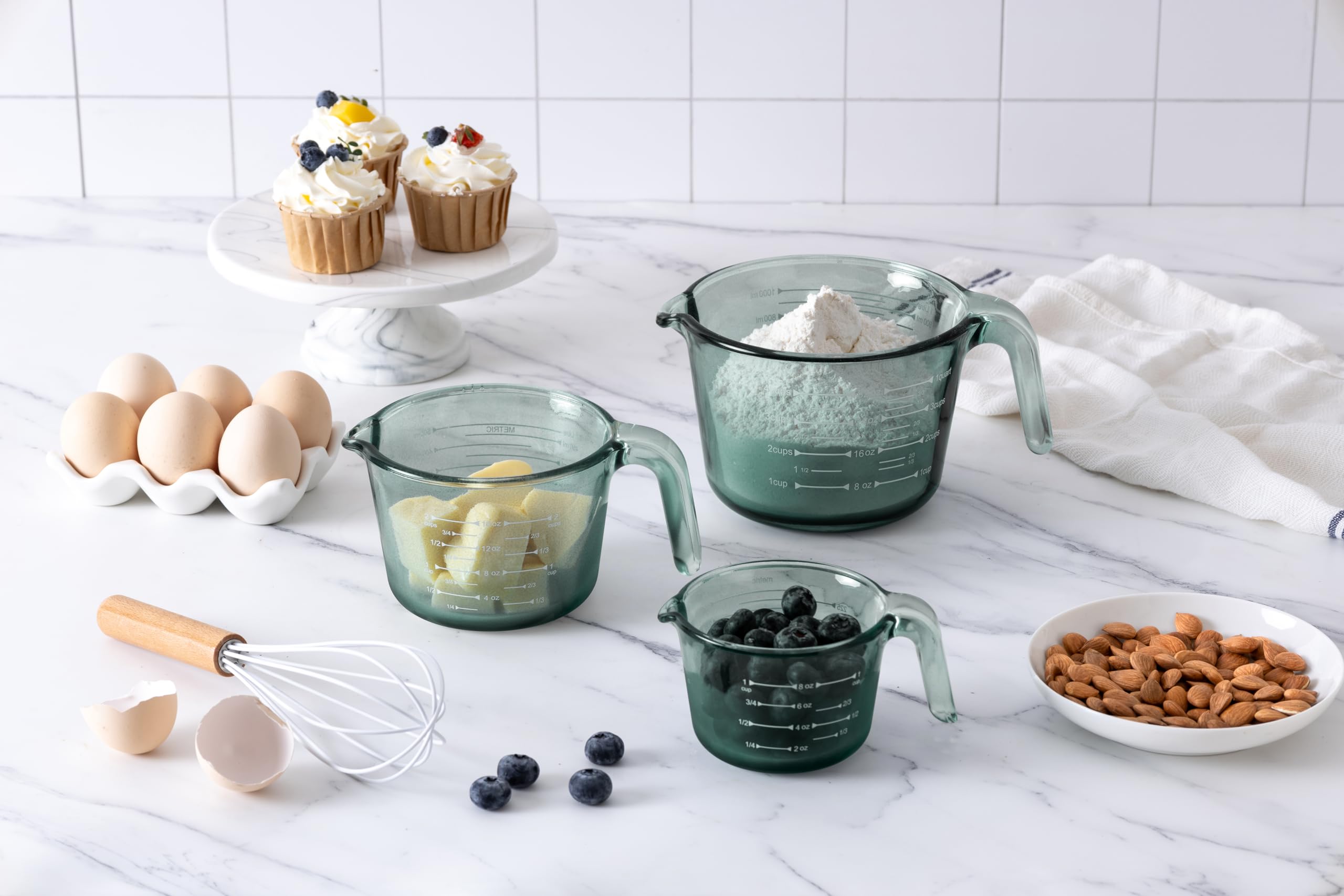 COOK WITH COLOR two cup glass measuring cup featuring easy pour and measurements