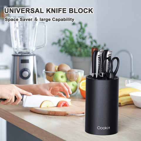 Cookit block includes a dedicated slot for scissors for quick access.