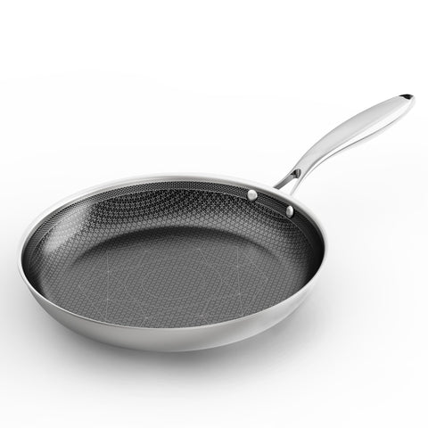 Cook King 10-inch pan overview showing even heat distribution for consistent searing