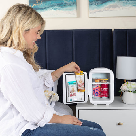 Cooluli 4L supports AC, DC, and USB power for versatile use.