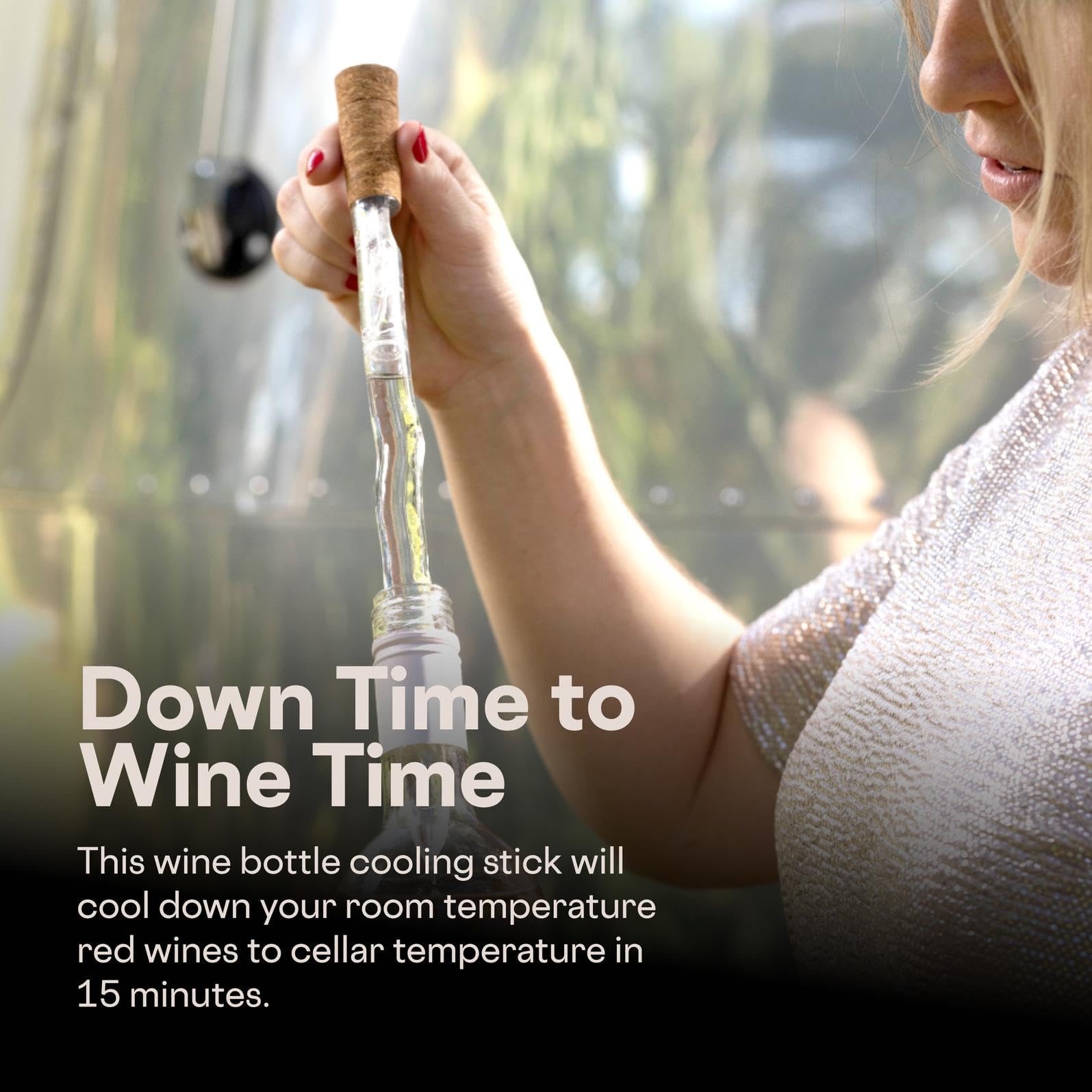 Corkcicle Air pours smoothly without removing the chiller.