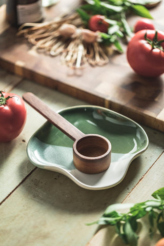 Cormomu ceramic spoon rest is dishwasher-safe for easy cleanup.