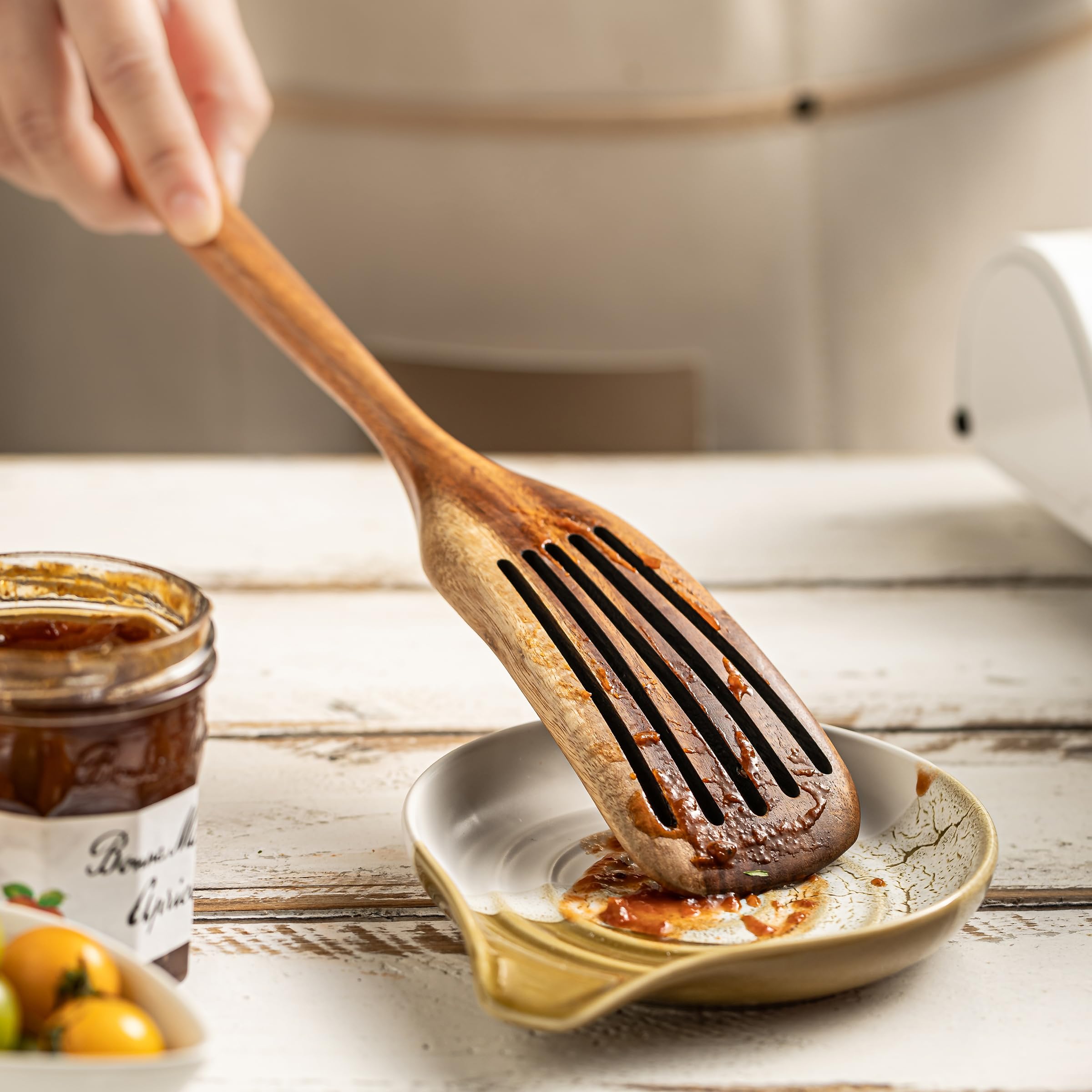 Cormomu gradient brown design complements modern kitchen aesthetics.