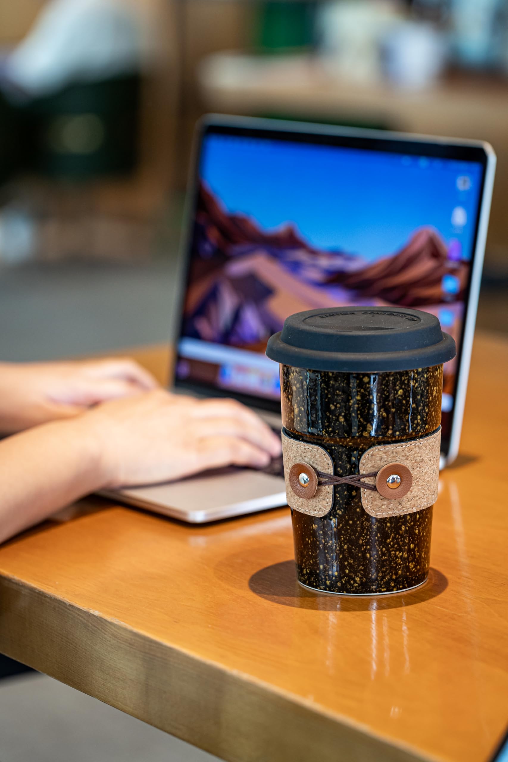 Cormomu leather band grip provides secure, comfortable hold