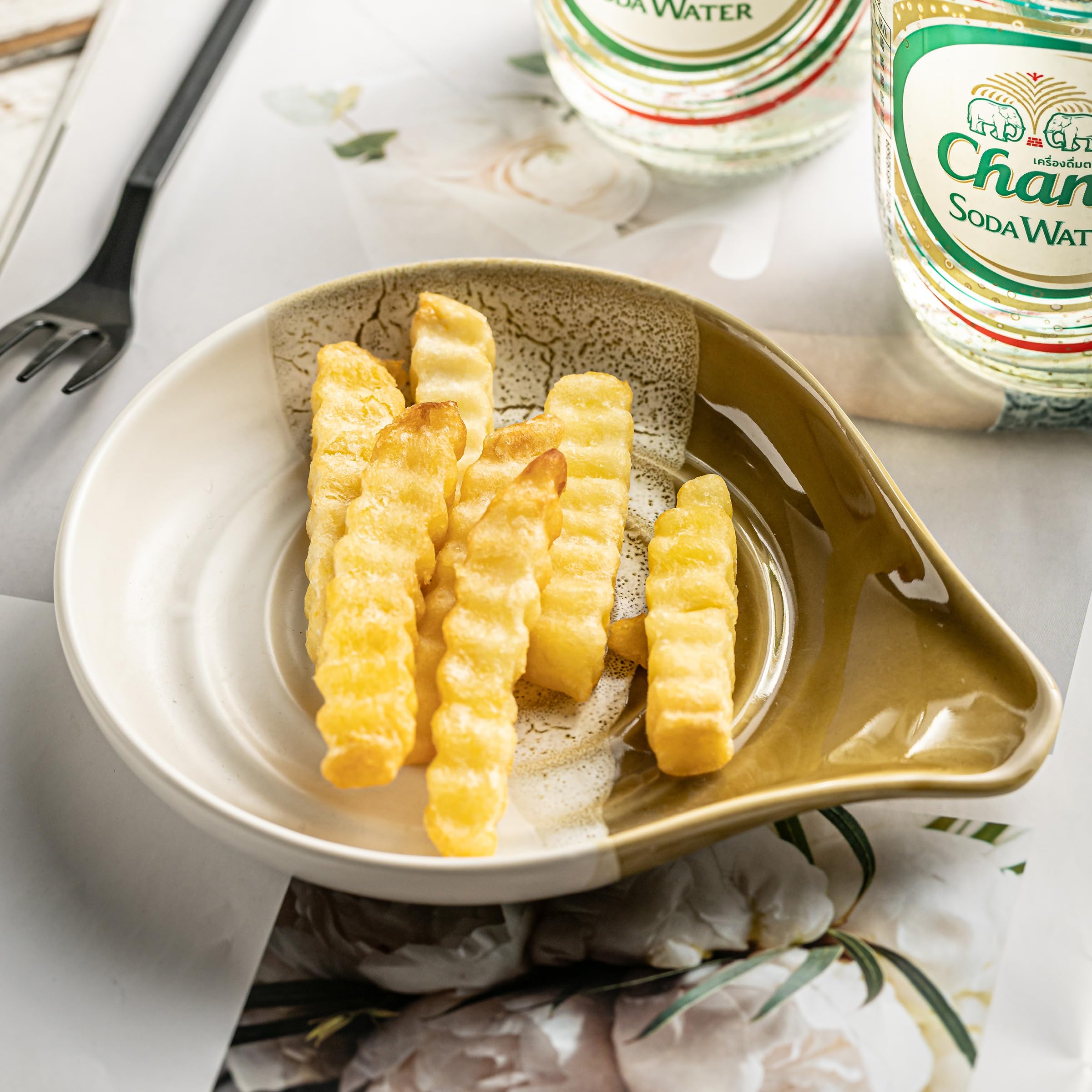 Cormomu non-stick ceramic surface prevents sticking for quick cleanup.