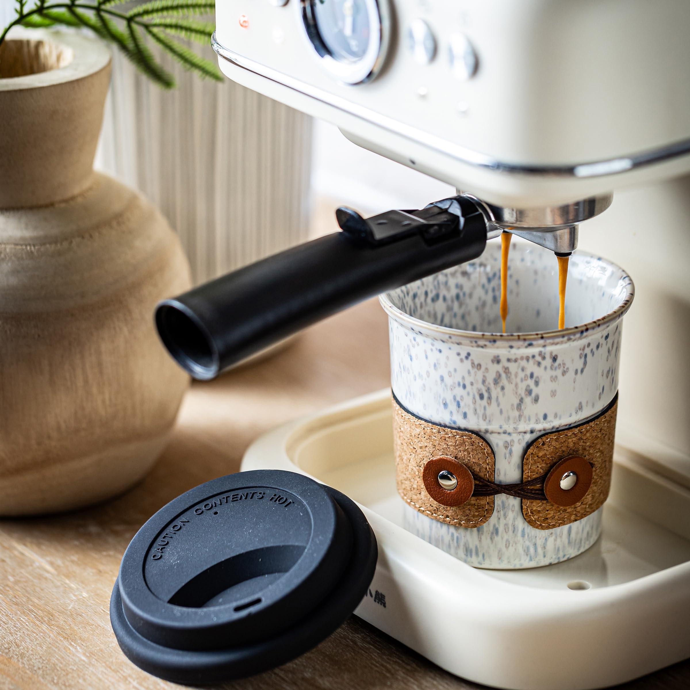 Cormomu spill-proof lid designed to prevent leaks during transit