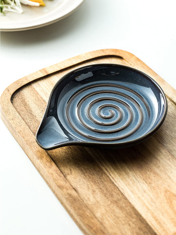 Cormomu spoon holder makes a practical housewarming gift for any kitchen.