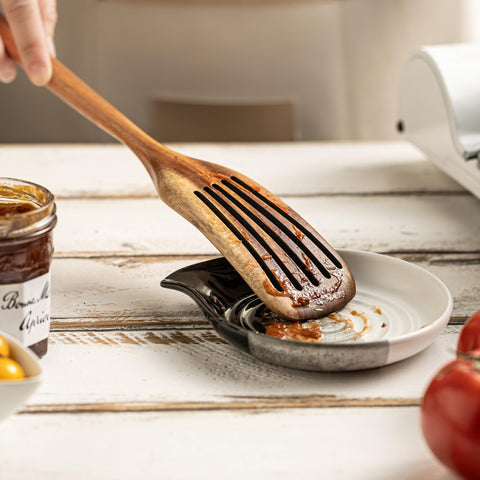 Cormomu spoon rest accommodates spatulas and ladles with room to spare