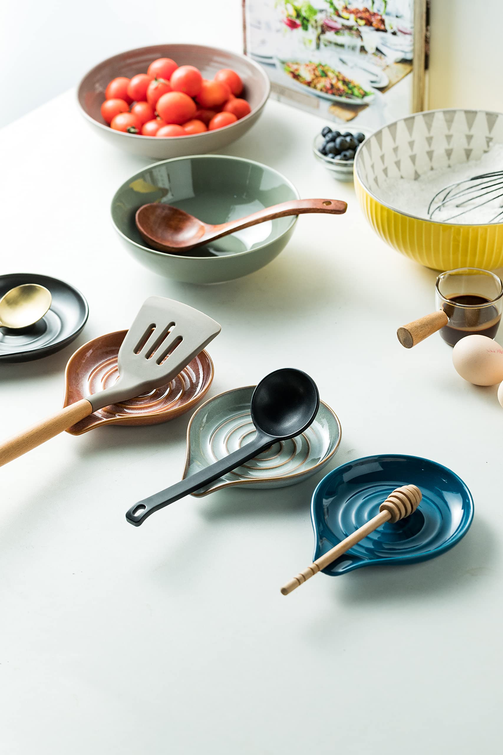 Cormomu spoon rest dishwasher-safe option simplifies cleanup after meals