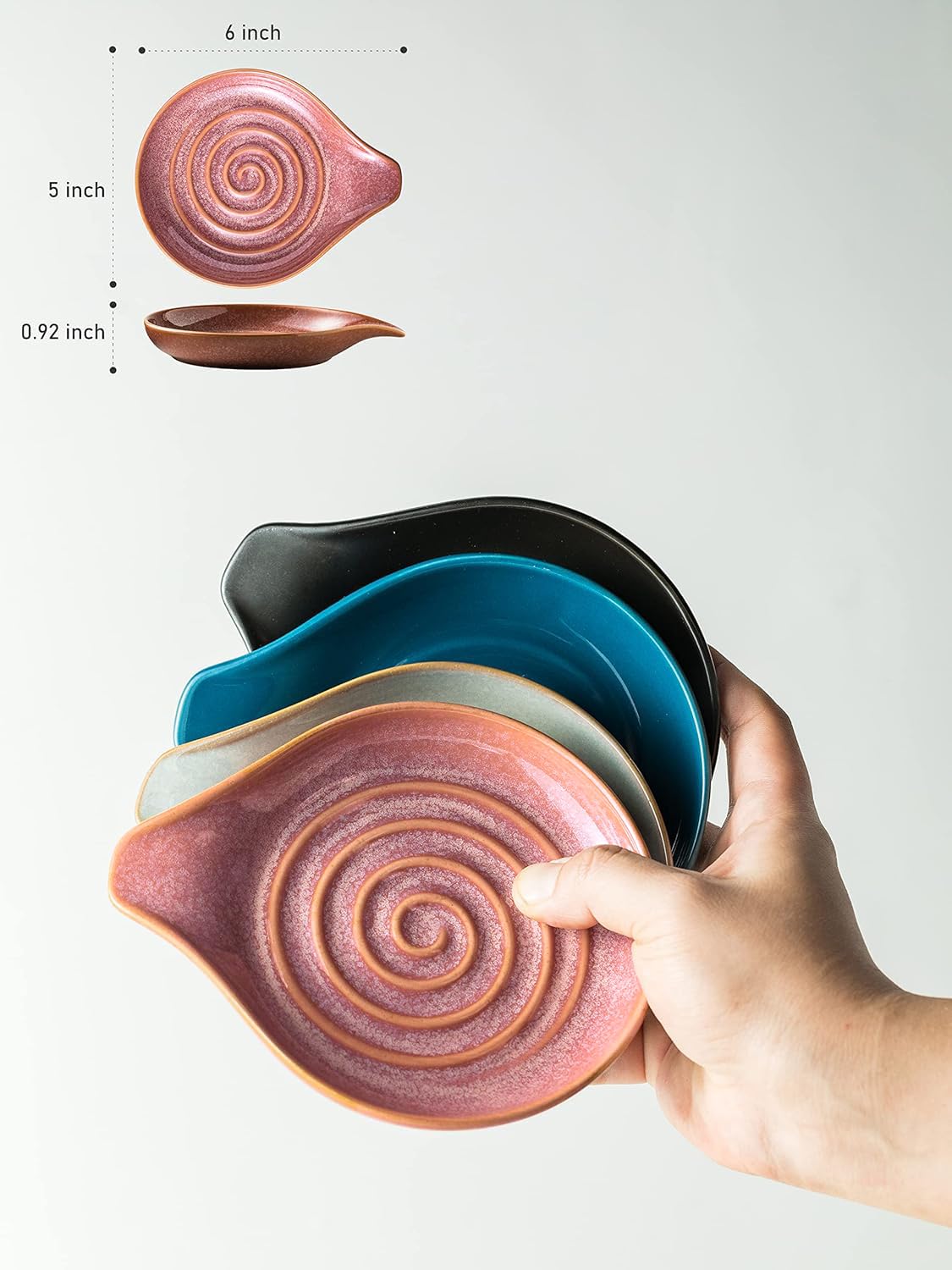 Cormomu spoon rest glossy ceramic finish complements any kitchen counter.