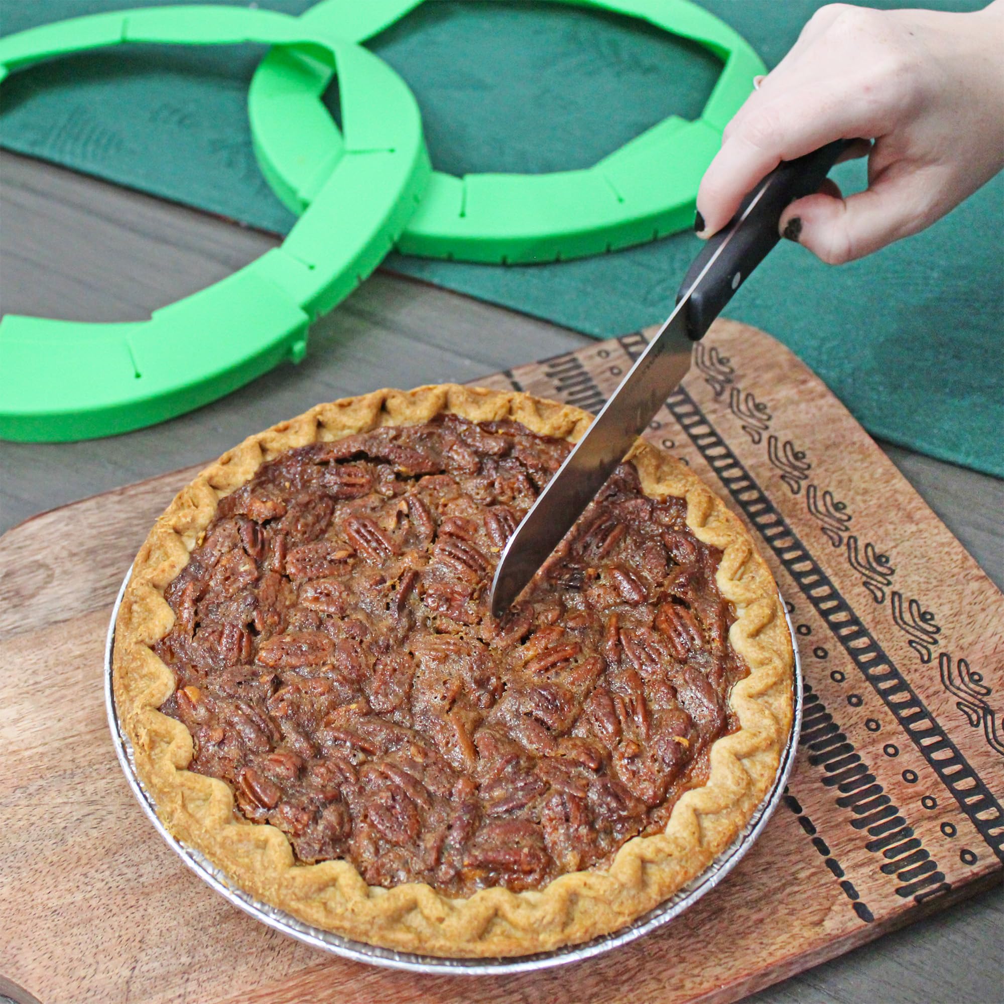 Cornucopia Brands adjustable pie shield fits 8.5 to 11 inches