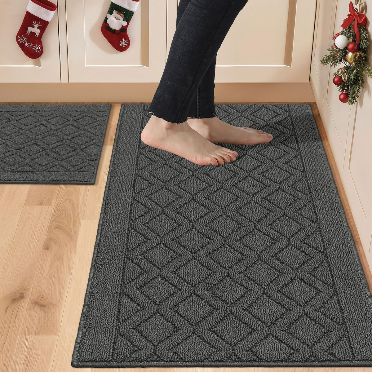 COSY HOMEER 2-piece kitchen mats in grey with anti-slip surface for safe standing.