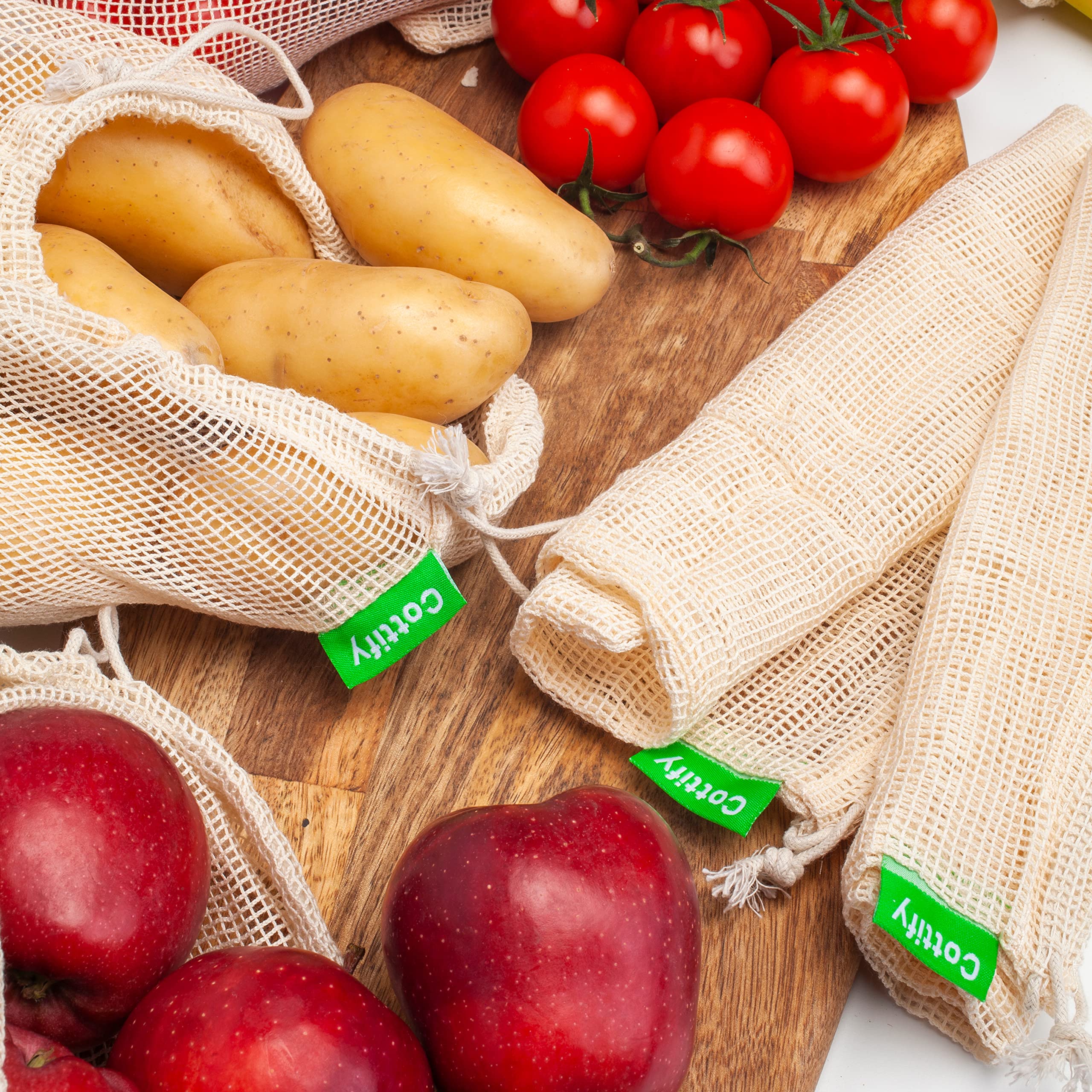 Cottify bags at a farmers market, perfect for vegetables and fruit.