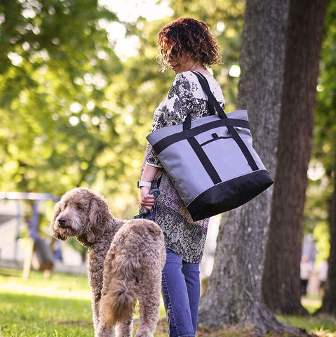 Creative Green Life jumbo cooler bag closed with zipper, long-lasting ice retention