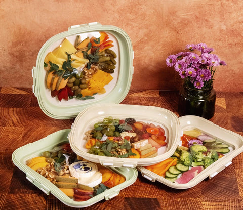 Crudités picnic-friendly set supports lunch prep and portable meals anywhere