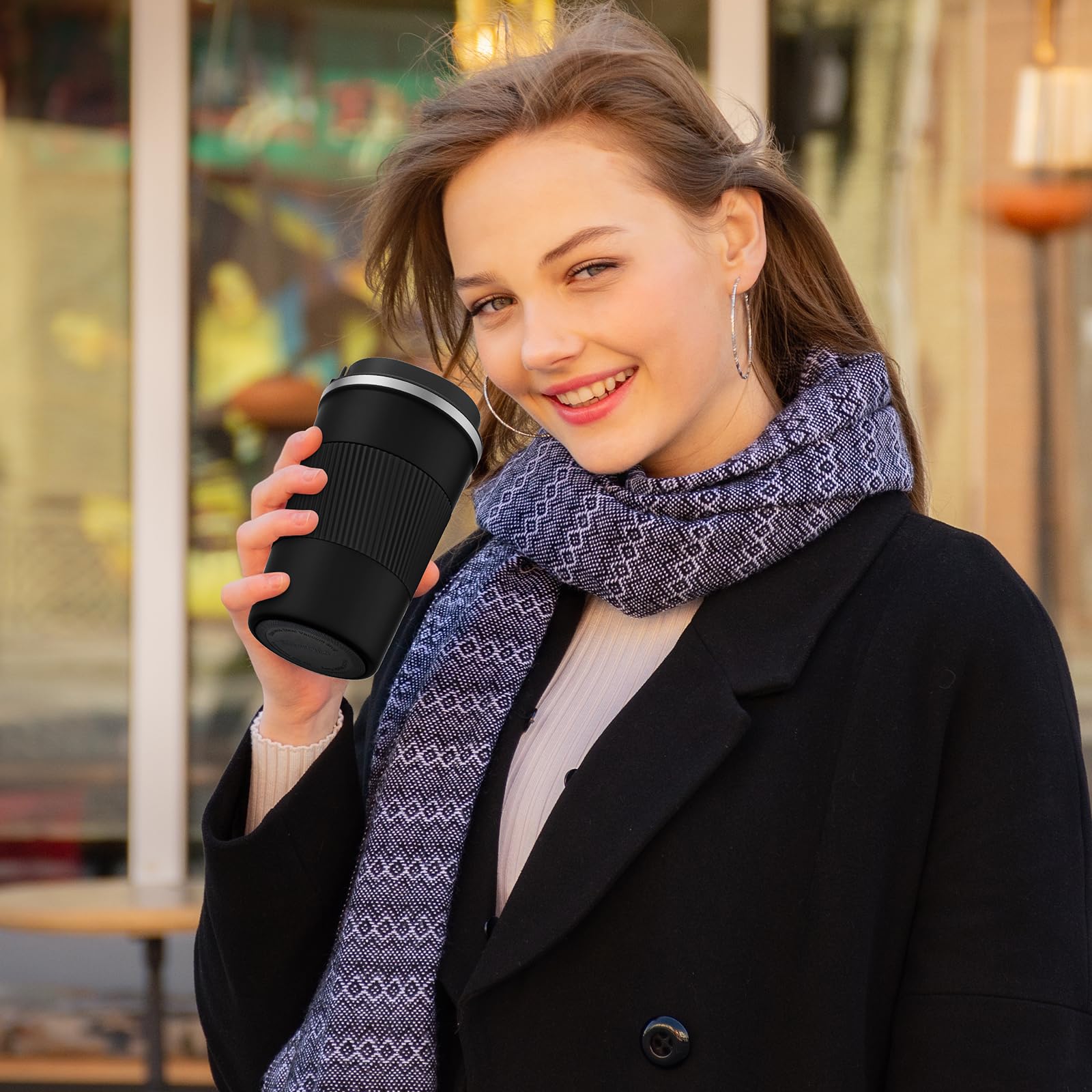 Food-grade silicone lid and BPA-free construction support safe daily use.