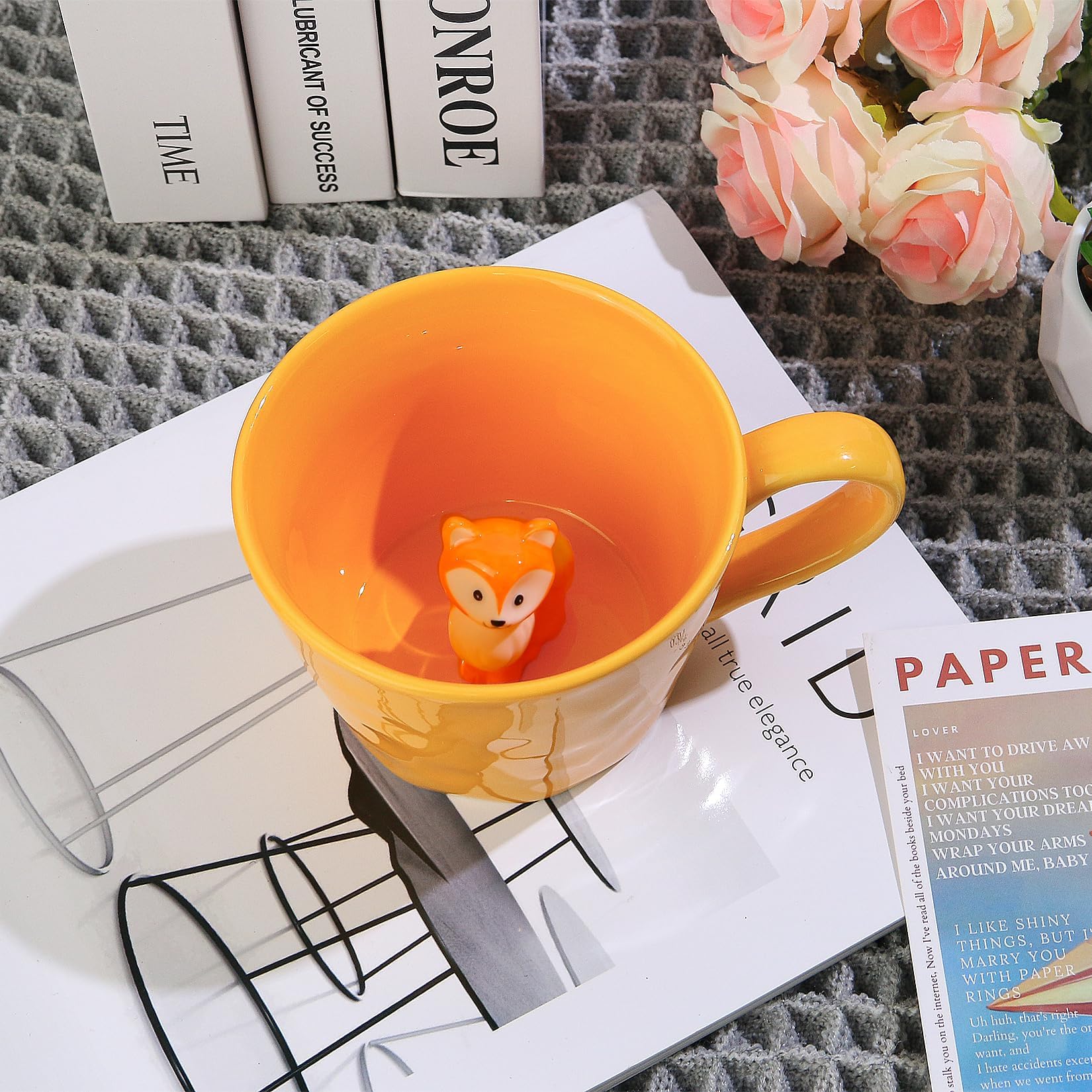 Cteaffee bottom-reveal-fox-mug features a fox peeking at the end of your sip.