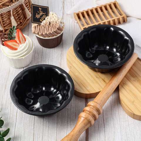 CTOSREE eight-piece set ideal for batch baking at home.