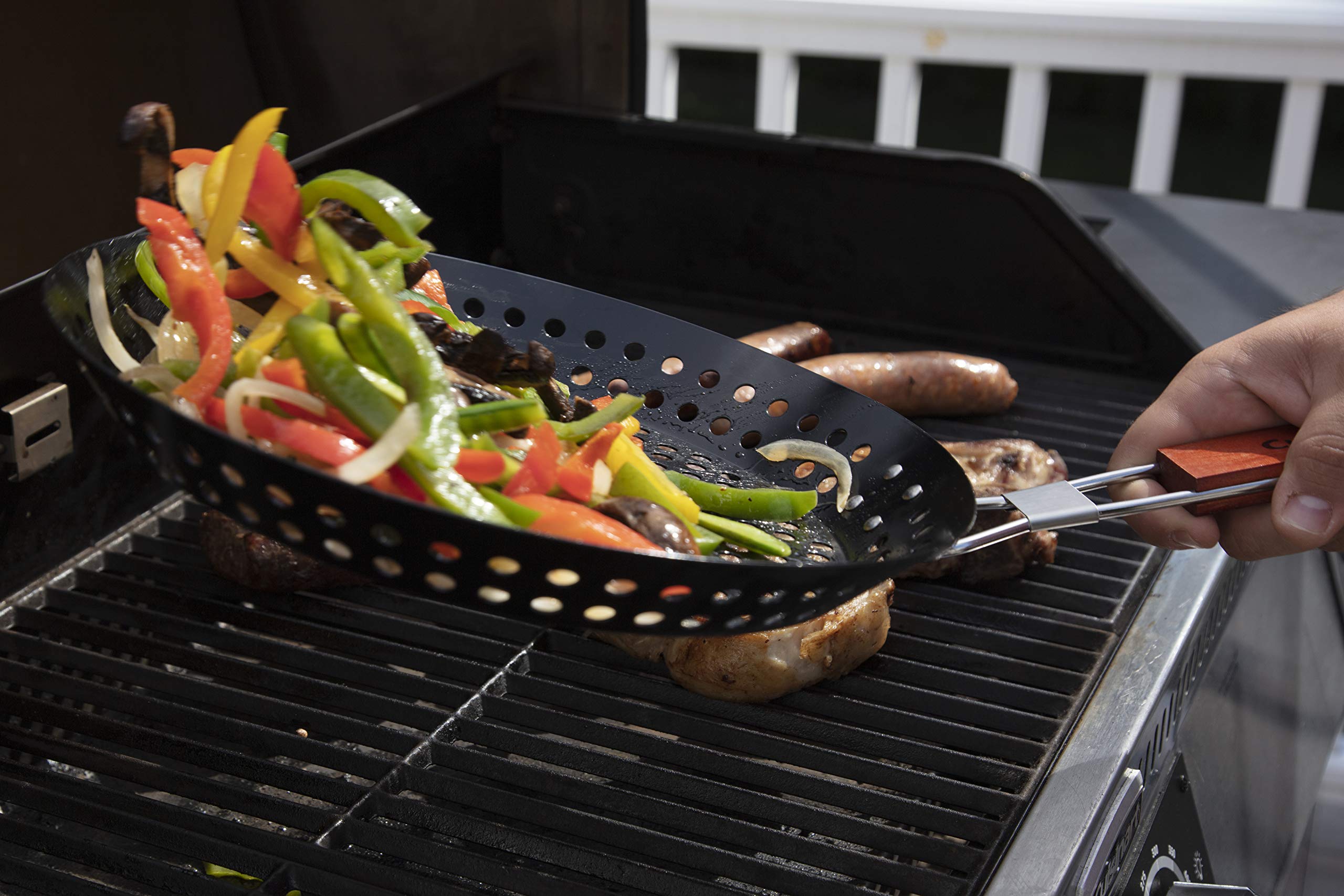 Cuisinart CNW-200 perforated-surface for true flame-grilled flavor and lighter fats.