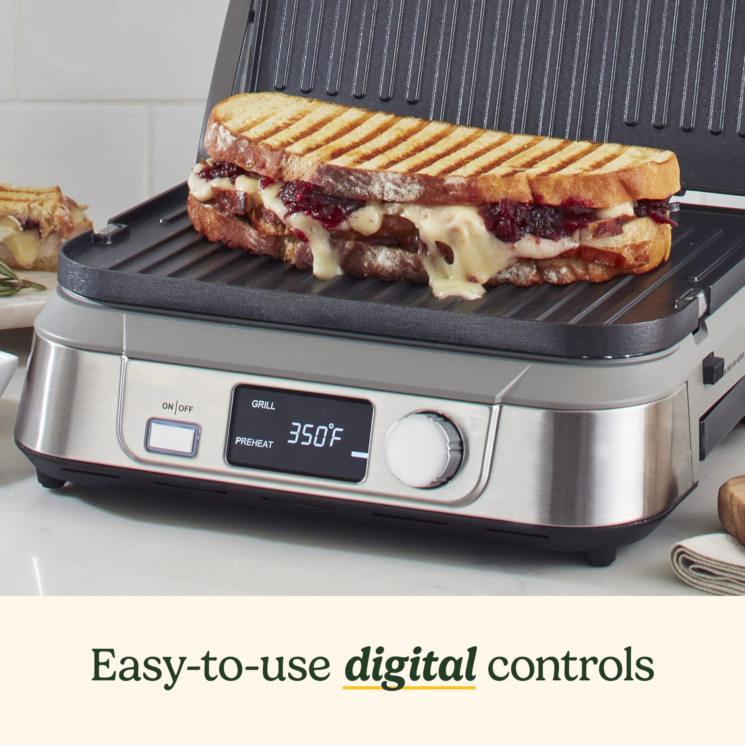 Cuisinart Griddler FIVE floating cover adapts to items of varying thickness.