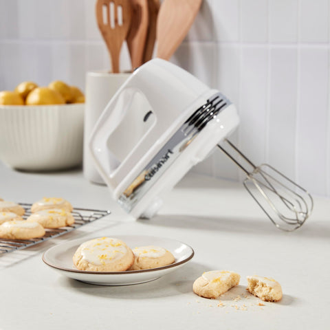 Cuisinart Power Advantage Plus extra-long beaters deliver thorough, clump-free mixing.