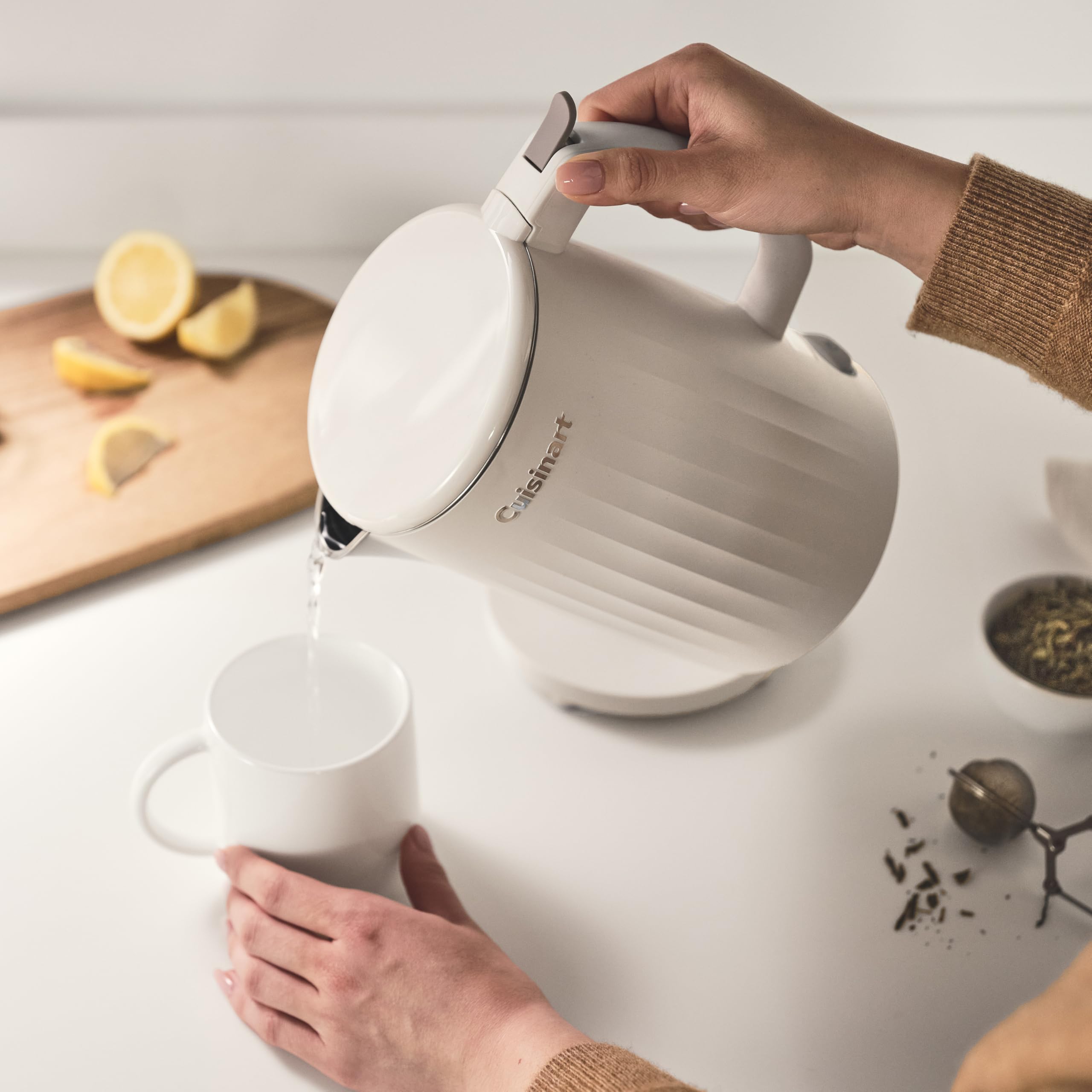 Cuisinart Soho kettle features stainless interior for safe, clean heating.