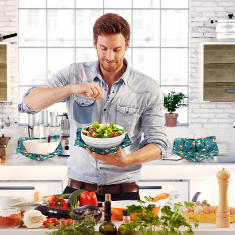 Cunhill dog-pattern kitchen helper blue makes hot bowls easier to handle.