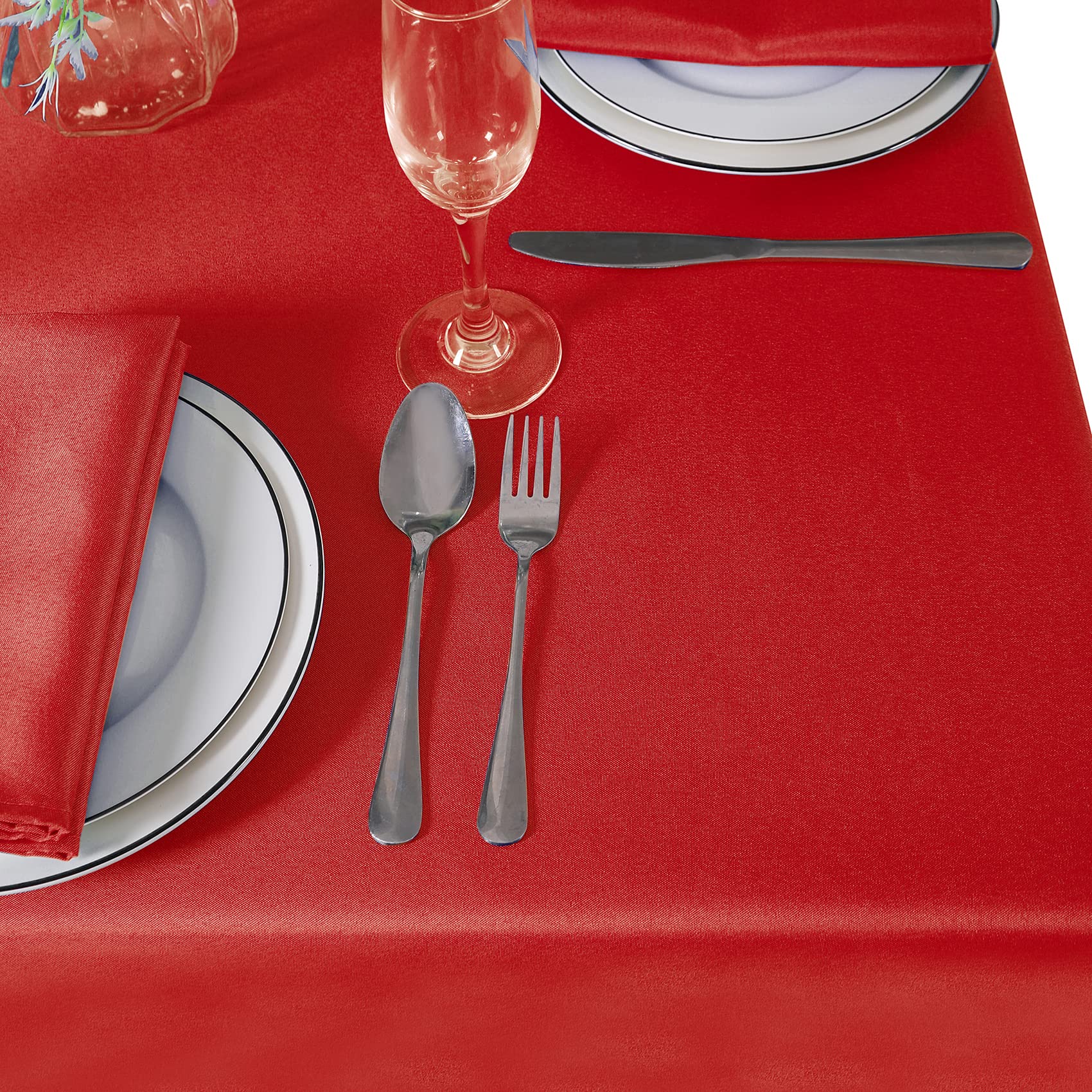 Cupuamon red tablecloth with hemmed edges for polished tables
