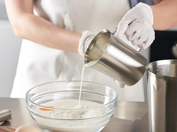 Curta 500 ml / 16 oz kitchen pitcher suitable for standard liquid portions.