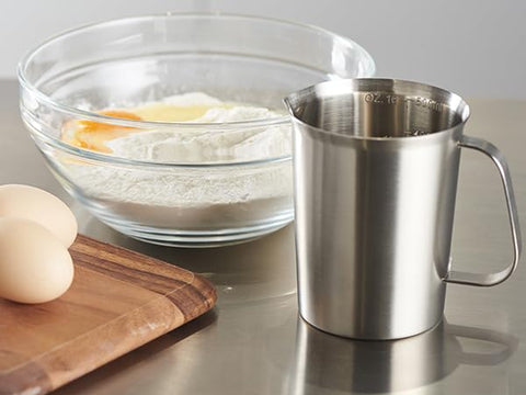 Curta ergonomic handle supports comfortable pouring action during prep sessions.