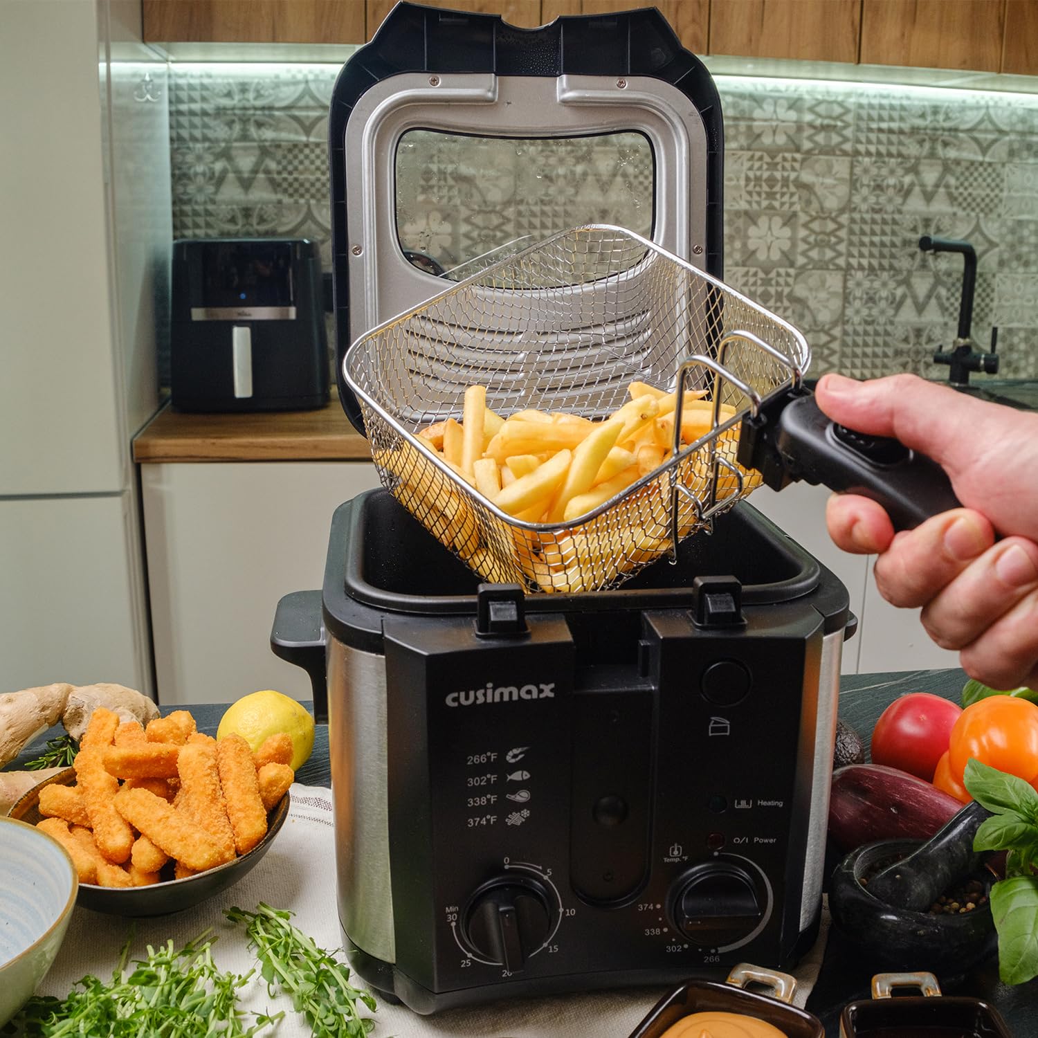 CUSIMAX deep fryer with lid view window for safe monitoring while cooking