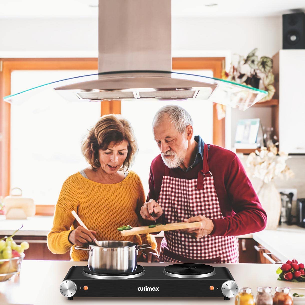 Cast iron pan on CUSIMAX hot plate for even heat distribution.