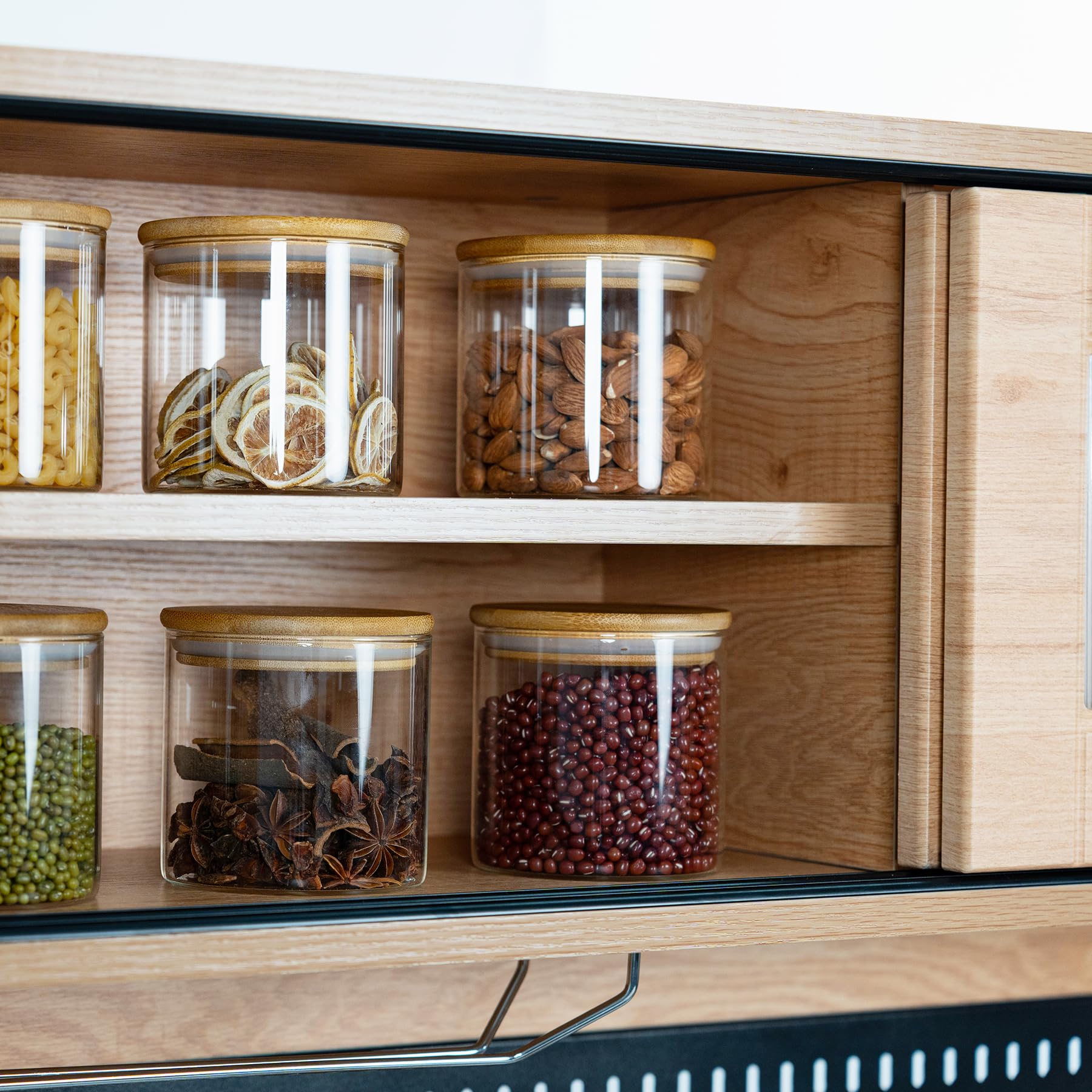 D2scrma dry goods and pantry staples stay visible in clear glass.