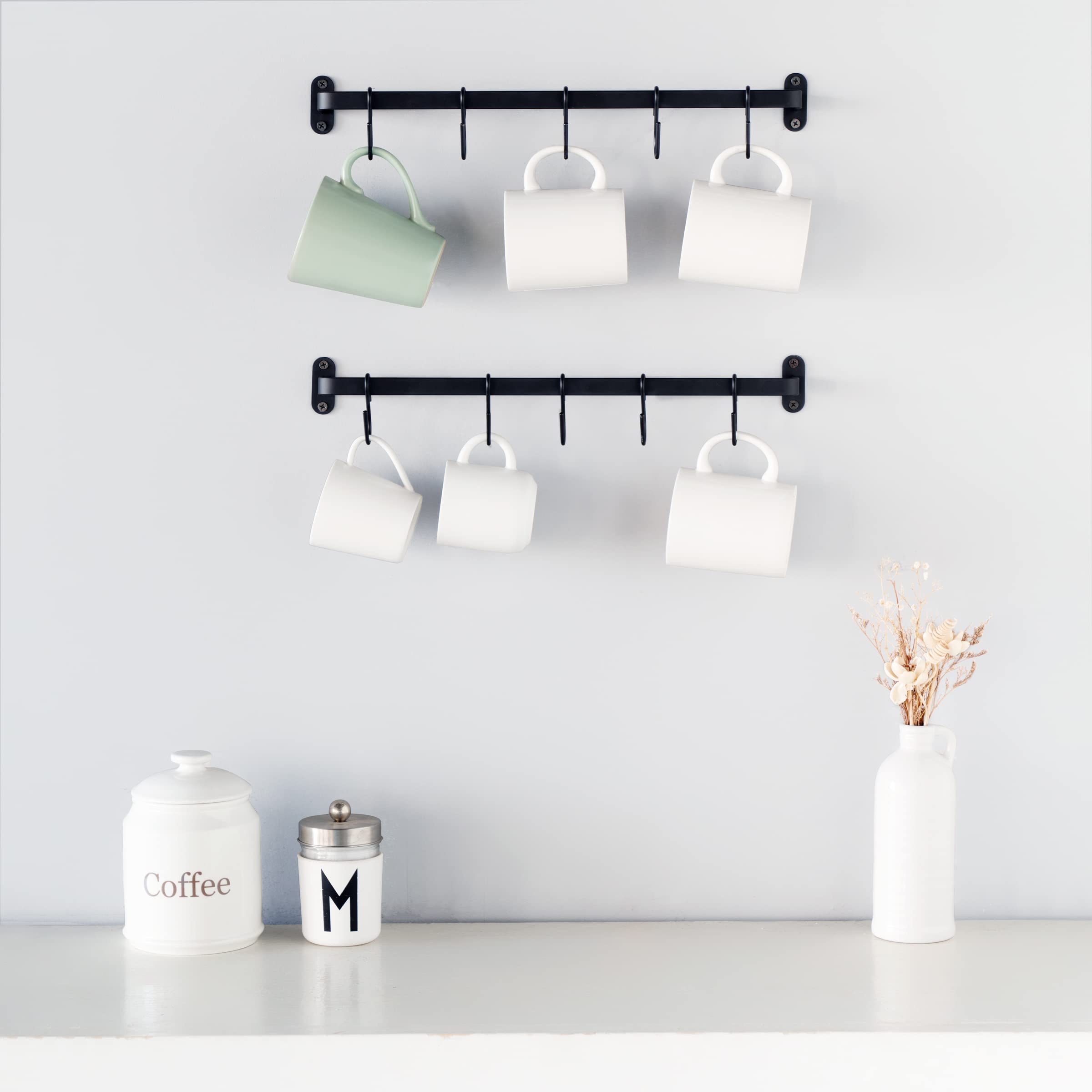 Dahey mug display close-up showing sturdy metal hooks.