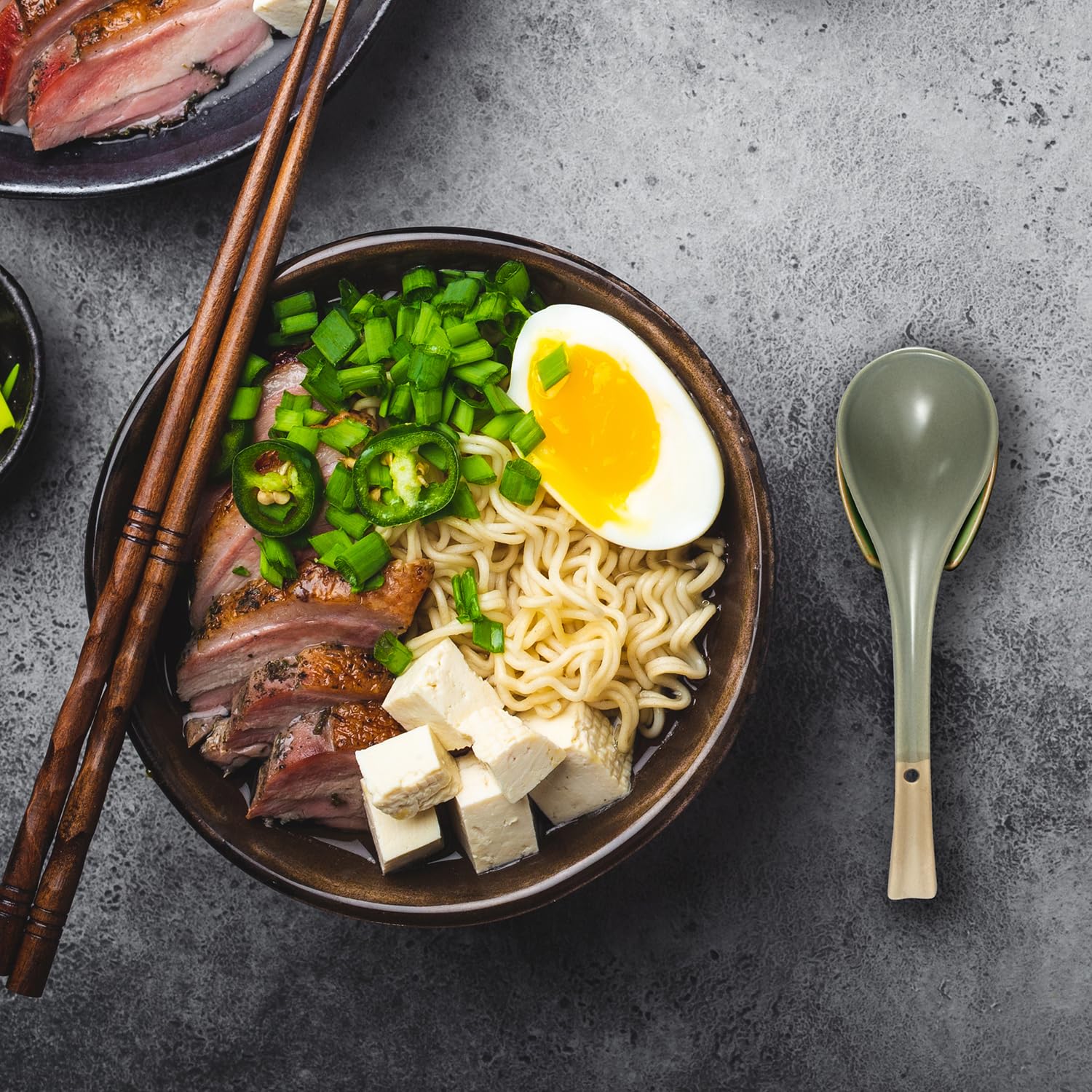 DAHO GOMSU dishwasher-safe ceramic spoon for easy cleanup