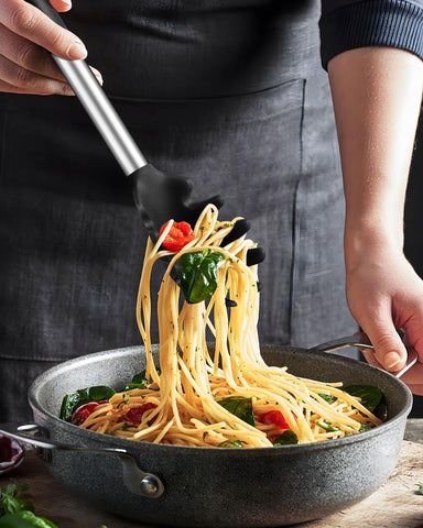 DaiRen Kitchen anti-scald silicone handle stays cool to touch.