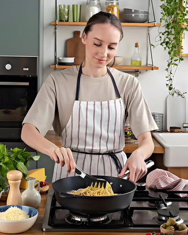 DaiRen Kitchen rounded hanging hole helps dry and prevent smells.