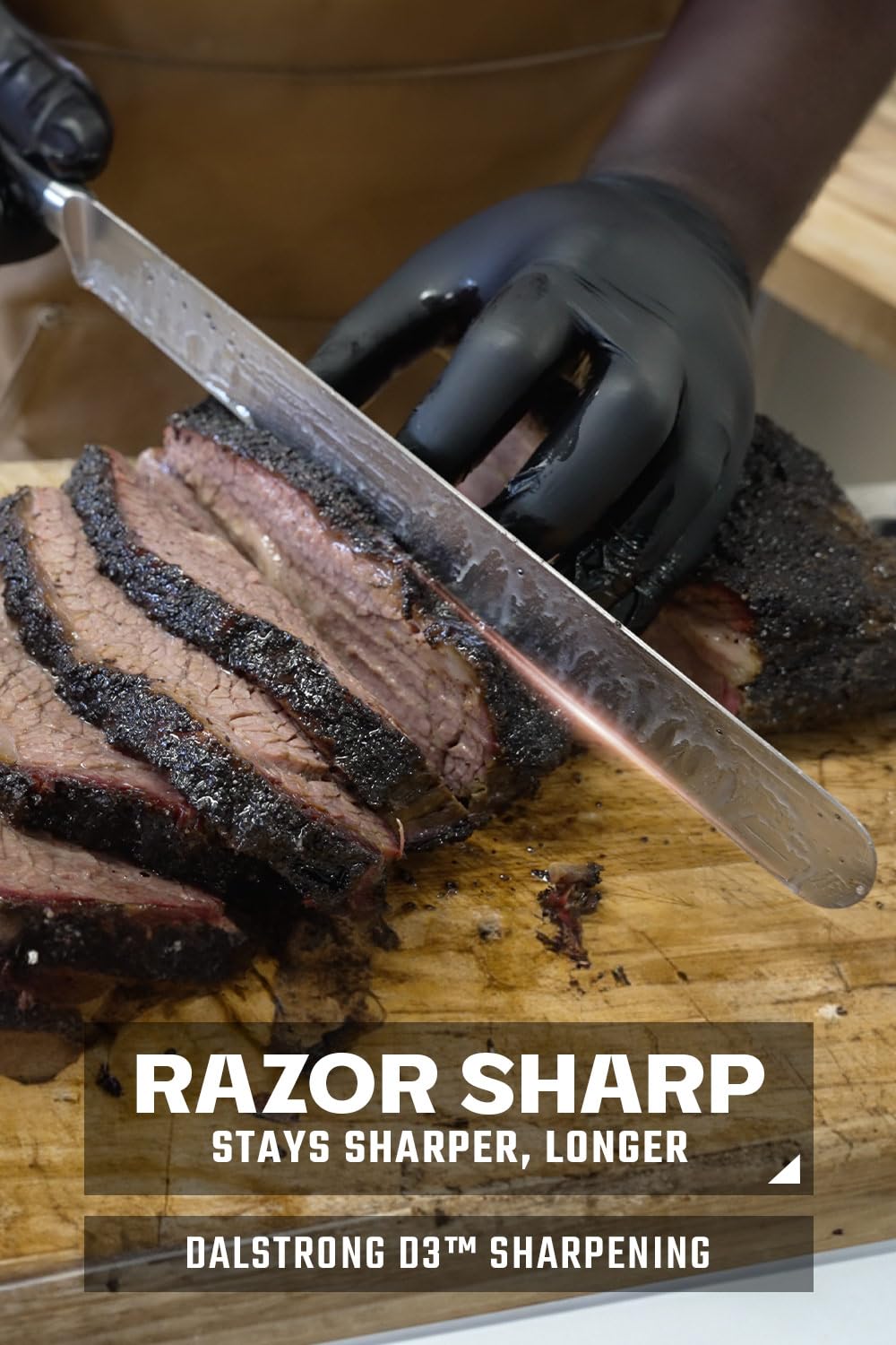 Dalstrong Gladiator Elite slicing handle provides a secure grip for heavy-duty carving