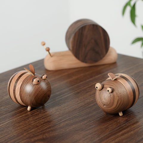 Damuzhi wood bee design detail highlights natural craftsmanship.