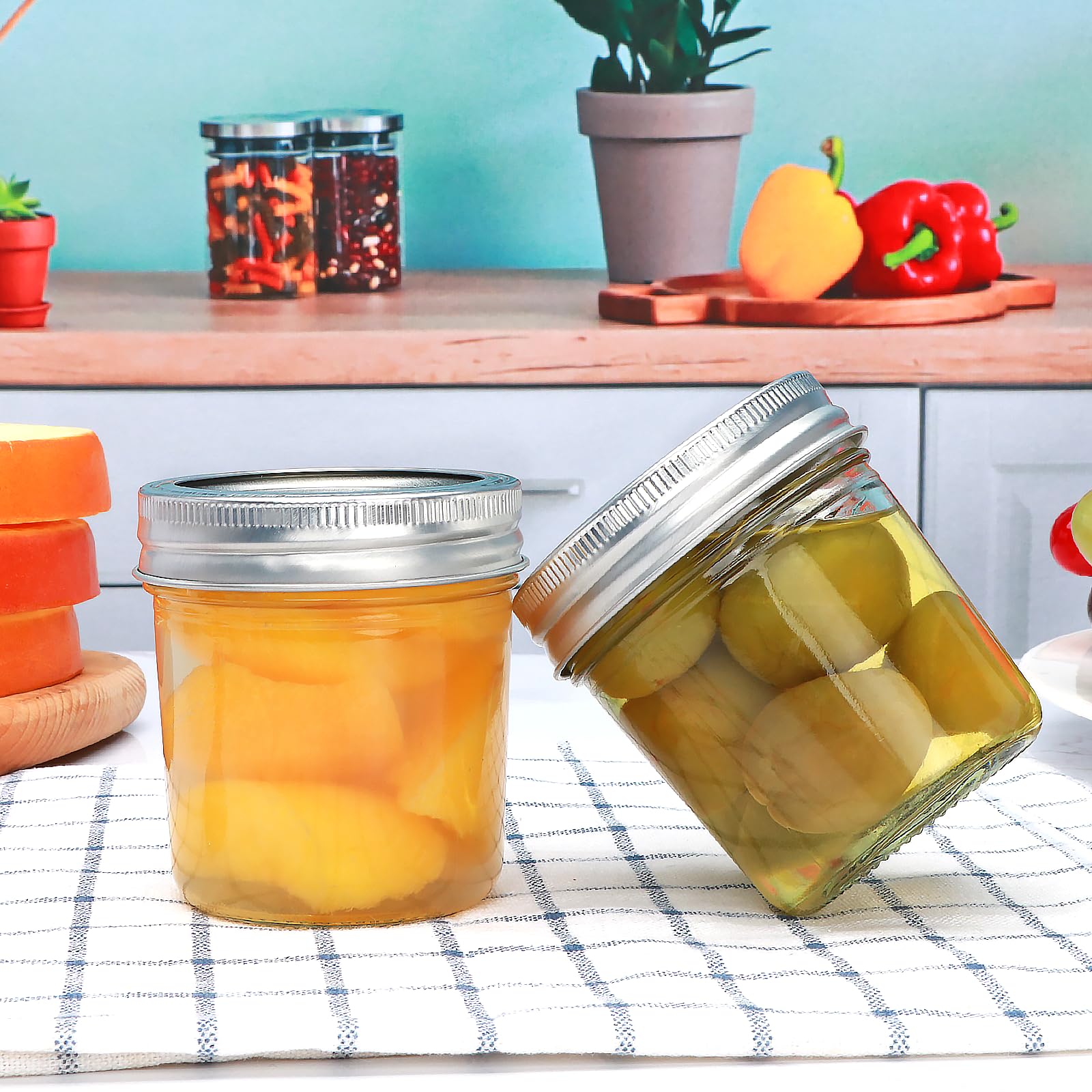Datttcc Mason jar demonstrates airtight seal to prevent leaks.