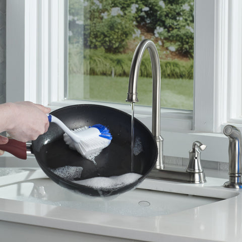 Dawn radial head features raised scrubber bristles for stubborn messes.