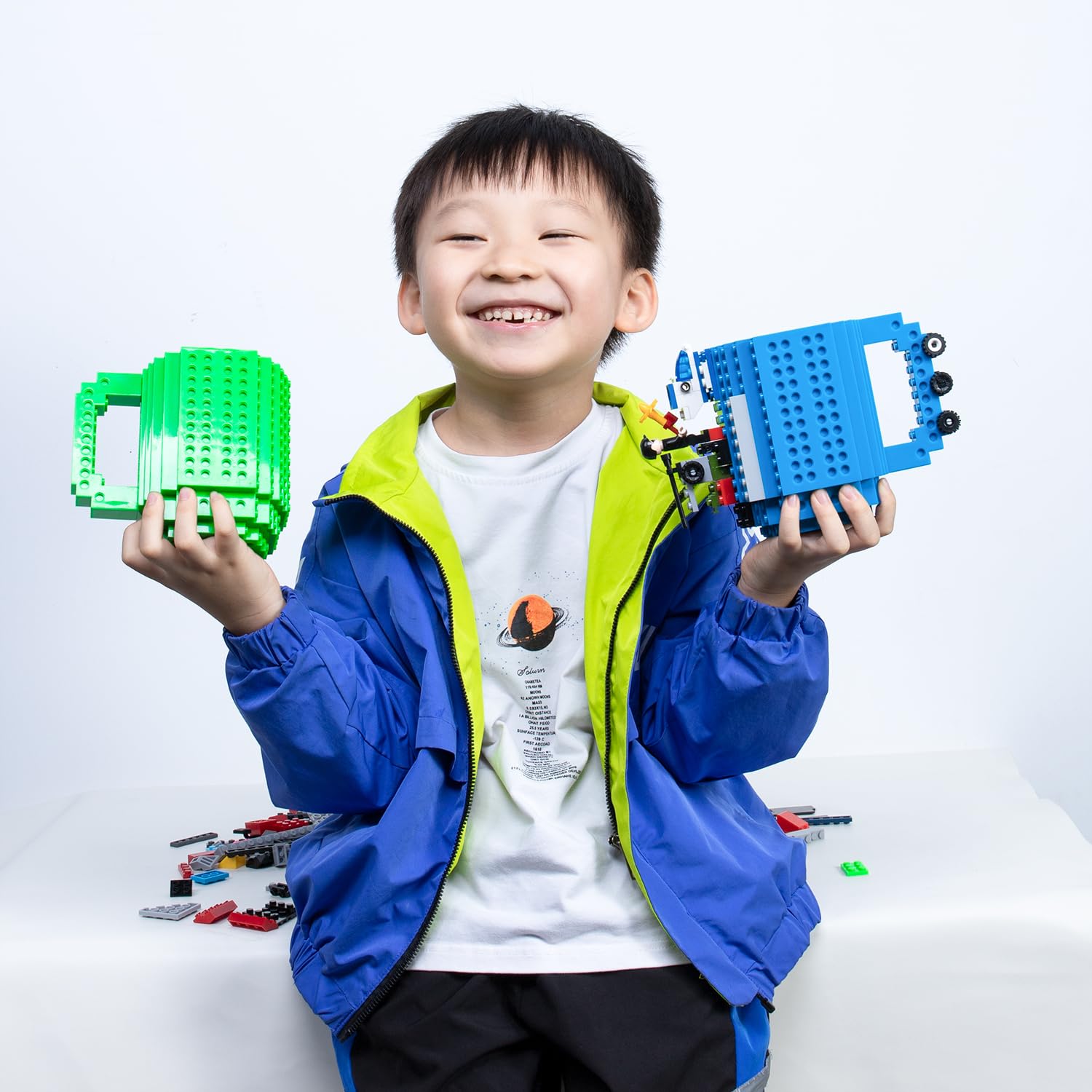DAYMOO Build-on Brick Mug BPA-free material, safe for hot and cold drinks.