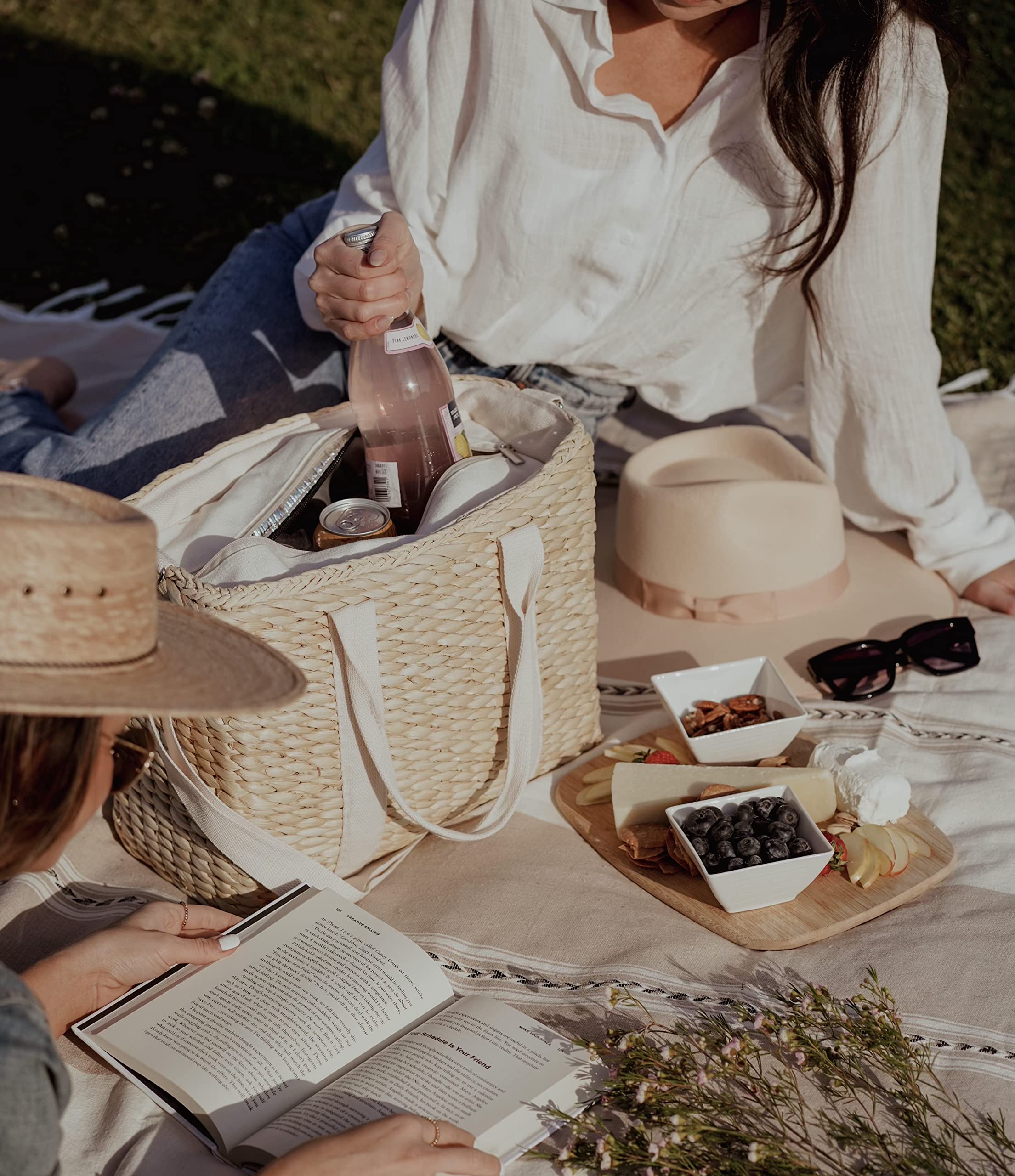 Daytani corn husk weave cooler bag adds natural style for seaside picnics