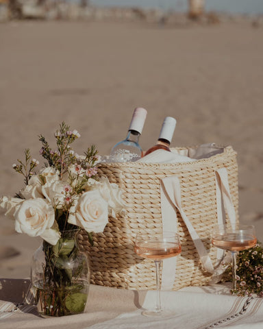 Daytani insulated beach cooler bag in tote mode for versatile carry