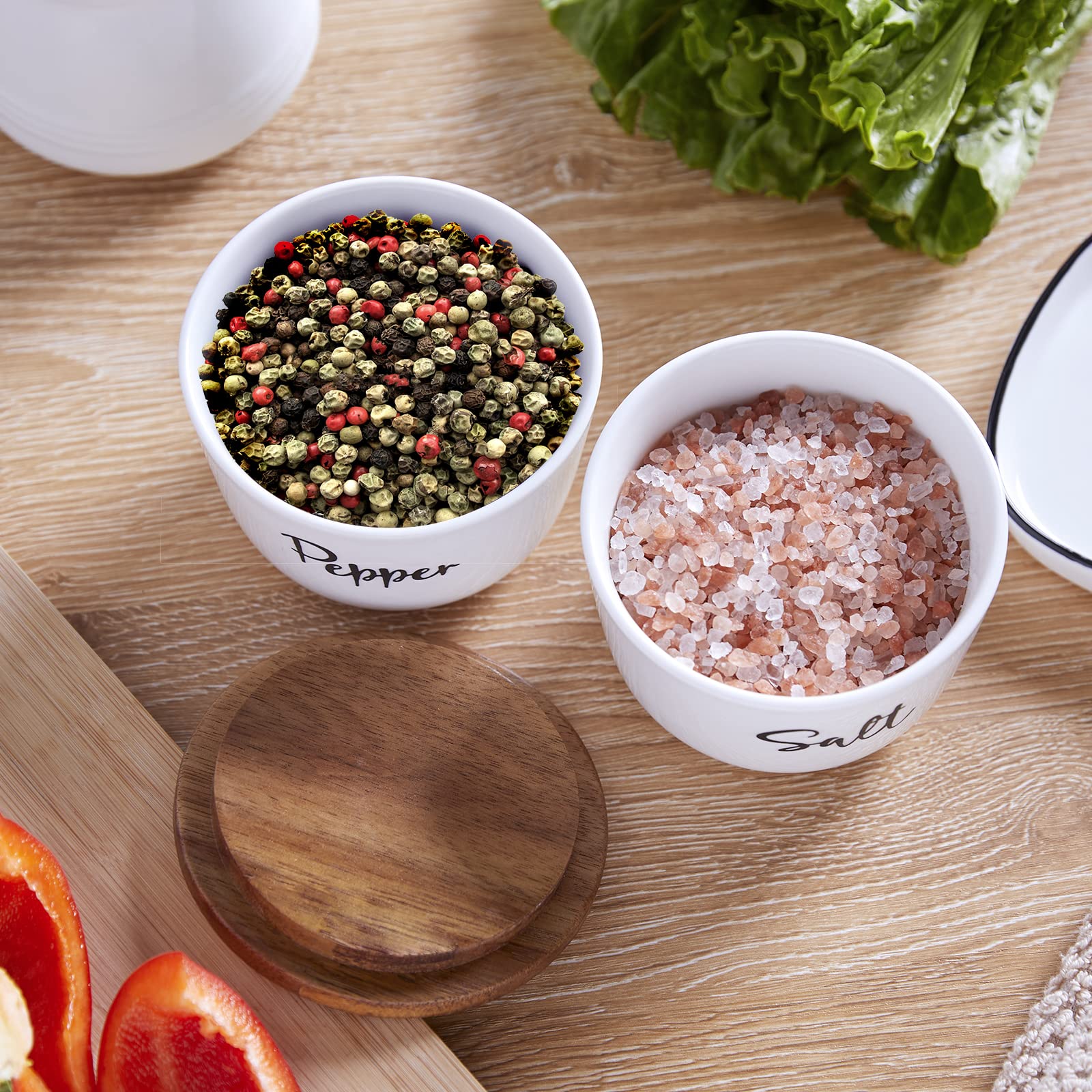DAYYET durable ceramic with lid protects seasoning from moisture.