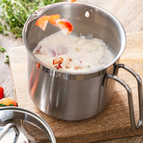 DCIGNA 2-5-quart saucepan with measurement marks for precise cooking.