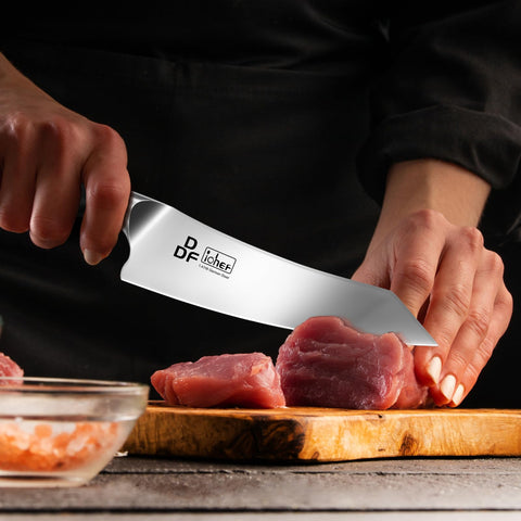 Balanced blade and handle design for steady, controlled slicing